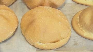 「パンプキン」で「還付金」詐欺防止　イスズベーカリーが県警コラボパンを販売