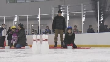 神戸市で唯一となる通年型アイススケートリンクでカーリング体験