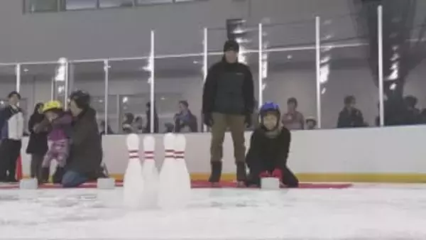 神戸市で唯一となる通年型アイススケートリンクでカーリング体験