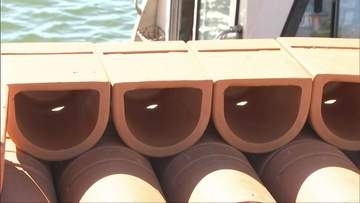 産卵用のタコつぼを海に投入　加古川市明石ダコの漁獲量が減少