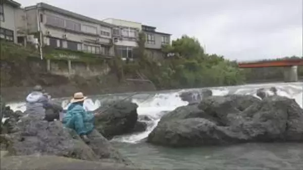 加古川中流の闘竜灘　アユ釣り解禁
