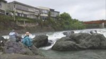 加古川中流の闘竜灘　アユ釣り解禁
