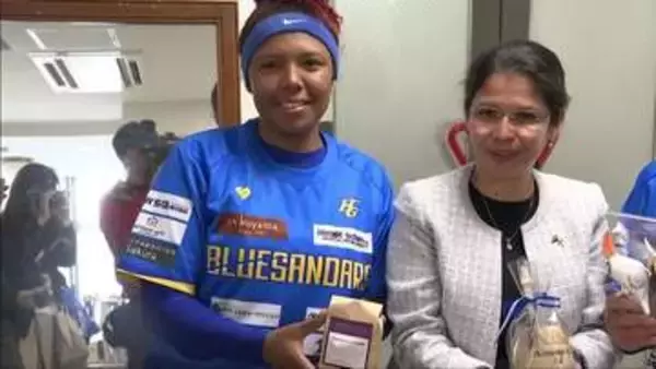 兵庫ブルーサンダーズにニカラグア駐日大使が表敬訪問　出身選手を激励