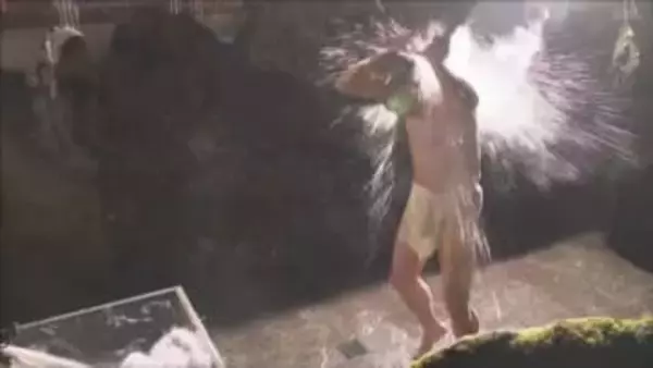 １月５日は「小寒」　市川町の寺で恒例の寒水行　冷たい水浴び１年の平穏願う