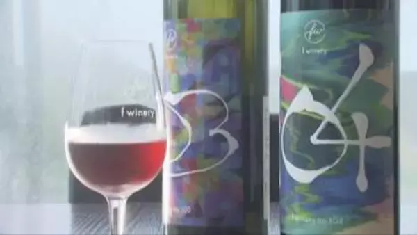 「海育ち」の味は　神戸港で熟成されたワインを引き上げ