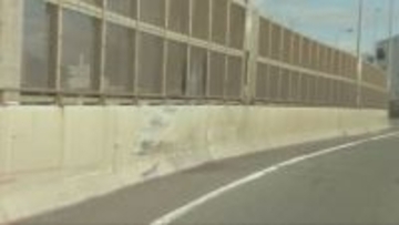 神戸・浜手バイパスで海上自衛官が死亡　約200m先に転倒したバイク