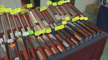 三木金物まつり開催　包丁や大工道具などがずらり