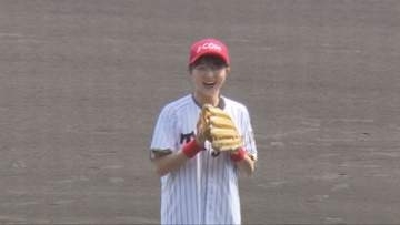 「勝負強さ生きた」堂々の投球　坂本花織さんが始球式に登場
