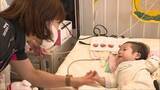 「ヴィクトリーナ姫路が小児病棟訪問　病気と闘う子どもたちにエール」の画像1