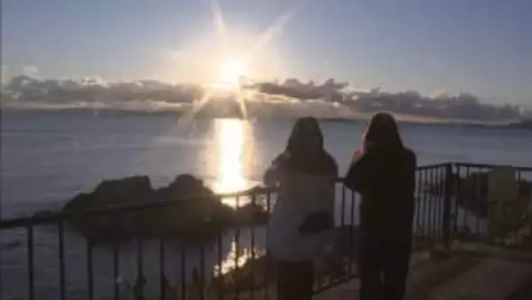 初日の出「雲に隠れるもダイヤモンドの光のように美しく」洲本市で撮影