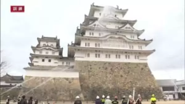 文化財防火デーに合わせ国宝姫路城で消防訓練