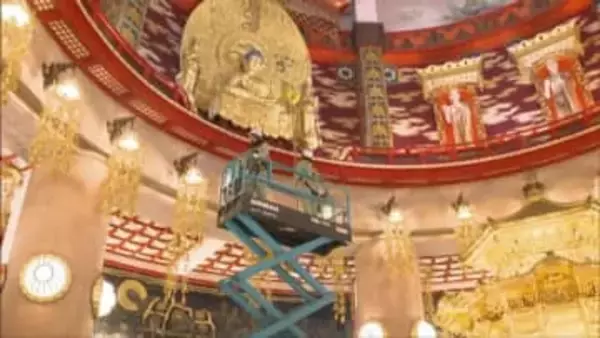 姫路・名古山霊苑の仏舎利塔で恒例すす払い　仏像や装飾品を磨き新年準備