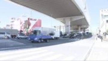 尼崎の警察官　交通違反の車に引きずられ重傷　車は逃走