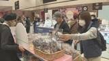 「大丸神戸店でバレンタインにぎわう　国内外80ブランド集結し華やかなスイーツに行列」の画像1