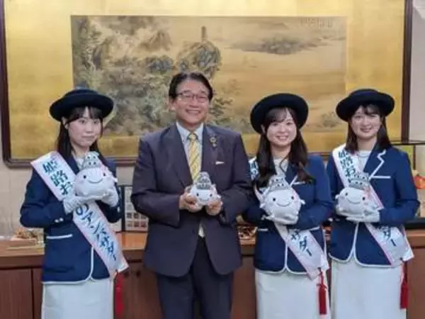 新たな「姫路お城のアンバサダー」の３人が市長を表敬訪問　姫路の魅力を世界に発信