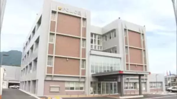 飼い犬を自宅2階から投げ落としたか　犬はアゴ骨折　55歳無職の男を逮捕　動物愛護法違反の疑い　静岡県警・伊豆中央署