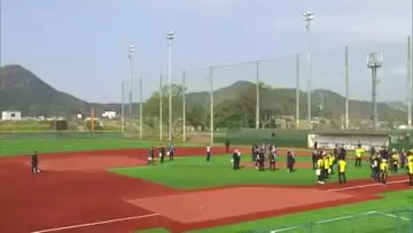 グラウンドの新施設をお披露目　人工芝やLED照明も　約1年かけて市営施設を改修