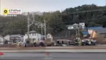 国1バイパスで乗用車炎上　東海道線も富士‐興津間で1時間あまり運転見合わせ　乗用車には4人が乗っていたが避難して無事