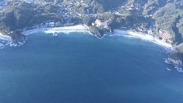 海水浴場で10代男性2人溺れる　サーファーに救助され搬送も命に別条なし　警察「水辺ではライフジャケット着用を」