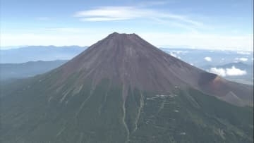 富士山で77歳男性が下山中に転倒し頭部を負傷　警察のヘリコプターが出動し救助　意識あり