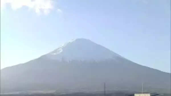 富士山で外国人と見られる男女2人が新7合目から宝永火口付近まで滑落　いずれも無事を確認　ケガの程度は不明も共に意識あり　通報者とも接触済み　搬送方法はこれから検討