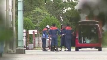 工場でタンク破裂　56歳従業員が吹き飛ばされケガ　タンクのパイプを溶接作業中　警察と消防が破裂の原因調べる