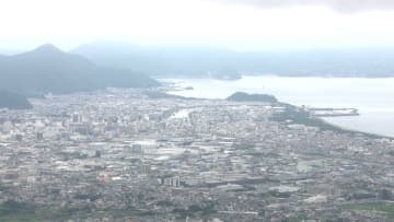 静岡県沼津市　東名下りで3台が絡む事故　下り沼津IC～富士ICが一時通行止め　バイクの運転手の男性が死亡