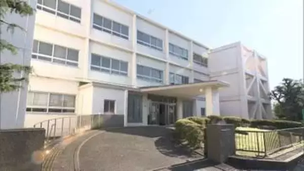 夫に隠れて長年にわたり二重生活　「おばさん」と呼ばれても悪態をつかれても交際関係を解消せず　最終的にはストレスを溜め込み男性を殺害した女に拘禁刑12年の判決　「強い殺意に基づく犯行」