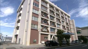 海岸公園の50ｍ沖で漂流していた男性　救助するも死亡確認　死因と身元の特定急ぐ