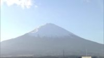 閉山中の富士山で中国人男性が転倒後に滑落　「ケガして歩けない」　山岳遭難救助隊が現地に到着も自力で歩行できず搬送は後発隊の到着を待って実施予定　富士宮市長は閉山期の救助有料化を主張