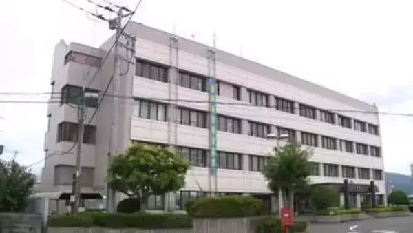 未明に夫と口論になった際に犯行か　会社員の夫に包丁を突きつけ脅迫した疑いで３１歳の富士市に住む教師の女を現行犯逮捕　静岡・富士警察署