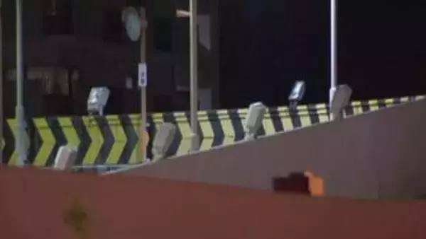 5歳男児が重体　チャイルドシートを使用せずか　祖母が運転する軽自動車が立体駐車場のスロープを下っていた際に壁に衝突