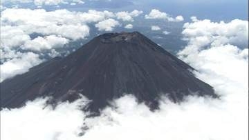 「足が痛くて動けない」富士山で救助要請も遭難者は見つからず　通報後に自力で下山か