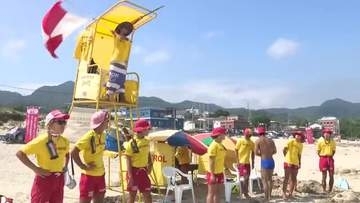 夏の終わり　海水浴場も最後の開設日　最後の夏を満喫する海水浴客　1日からライフセーバー不在に　海水浴に注意「自分の泳いでいる位置をこまめに確認して」