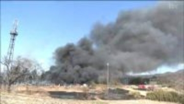 廃タイヤなど焼け７時間以上経っても鎮火せず 付近の住宅にも延焼　宮城・白石市