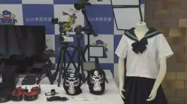 「覆面やセーラー服など」押収品公開 アダルトビデオ出演の10代女性に契約書類渡さなかったなどの疑い58歳容疑者 単独犯で売り上げ4000万円超か
