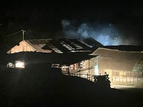 100～200個のロール状のワラが焼ける火事　12時間かけ鎮火　高温の農機具のマフラーがワラに当たったか　宮城・登米市