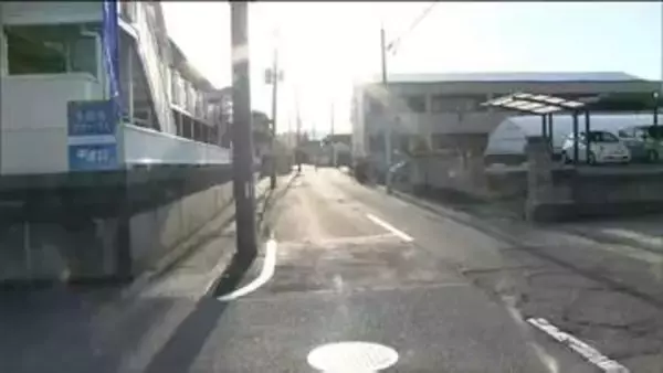 「刺すぞ」女性が男に路上で脅されスマホ１台奪われる強盗事件発生　宮城・岩沼市