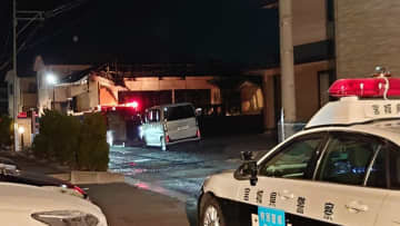 「近くの家が燃えている」木造平屋建て住宅全焼　住人の70代女性煙吸って病院に搬送　宮城・大崎市