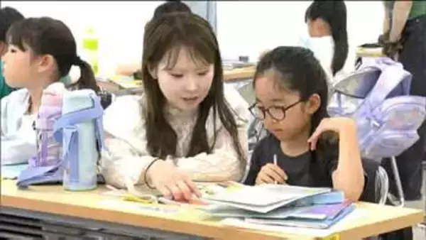 夏休みの宿題を仕上げる様子も　塩釜で学習支援教室