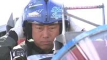 小泉進次郎防衛大臣がブルーインパルスに搭乗 向かった先は…津波で被災した基地を初めて訪問