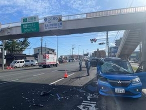 激しく衝突したか　国道交差点で出会い頭の事故　女性が意識不明の重体　仙台・宮城野区