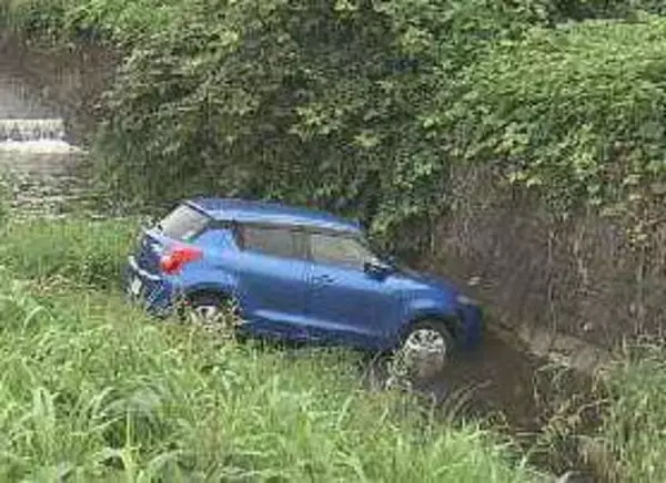 川に乗用車が転落し女性がけが　駐車する際ブレーキとアクセルの踏み間違いか　仙台
