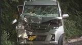 「大型トラックと軽乗用車が正面衝突　軽運転の50代男性が重体」の画像1