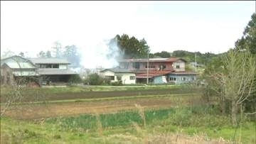大和町の住宅や飲食店兼ねる建物で火事　別棟にも延焼中　宮城