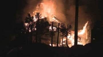気仙沼市の住宅火災　約5時間半後に鎮火するも焼け跡から2人の遺体　宮城・気仙沼市