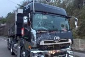 軽ワゴンと大型トラック正面衝突　軽ワゴンの男性意識不明の重体　宮城・角田市