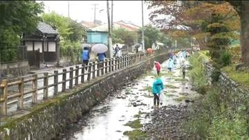 秋の観光シーズン前に白石城外堀の清掃活動　宮城・白石市