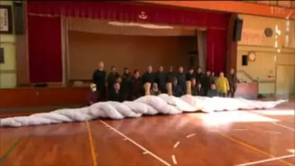 「百貫しめ縄」づくり重さ375キロの大しめ縄 厄年の男性らが３時間かけて完成 地元の神社に奉納へ　宮城・蔵王町