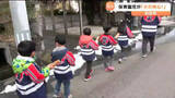 「小さな消防士が拍子木で「火の用心」園児たちがハッピや消防服を着て住宅地を練り歩き火災予防を呼びかけ　宮城・白石市」の画像1